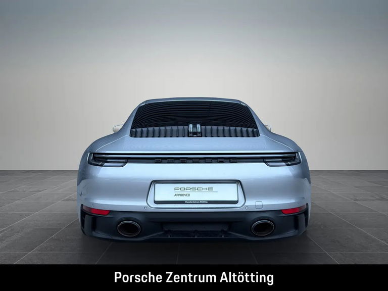 Porsche 992 Carrera 4 GTS