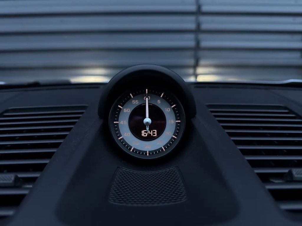 Porsche 992 Carrera 4 GTS