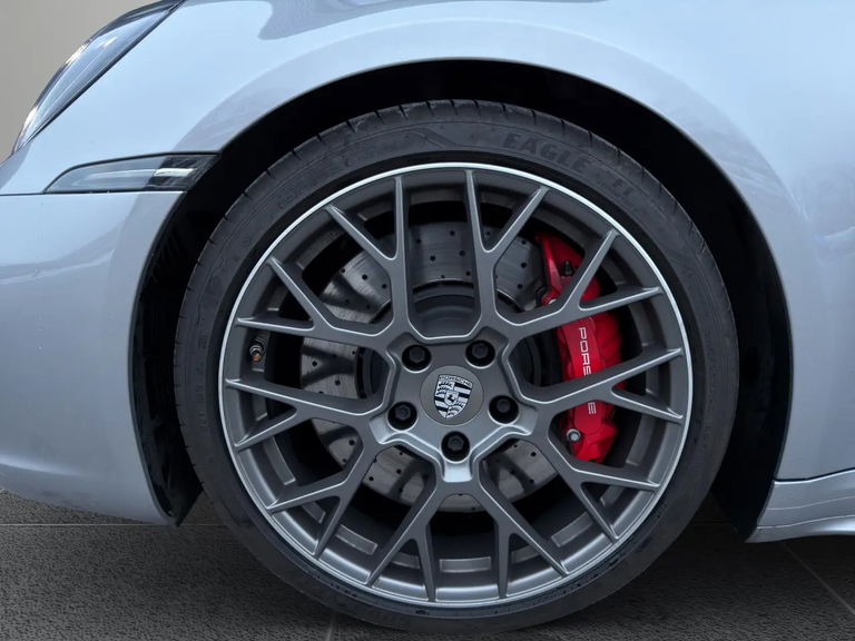 Porsche 992 Carrera 4 GTS