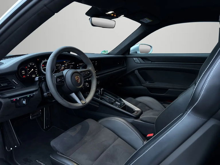 Porsche 992 Carrera 4 GTS