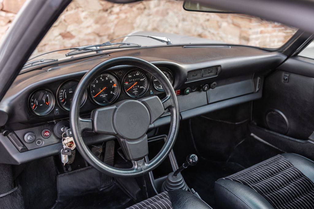 Porsche 911 Carrera 3.0