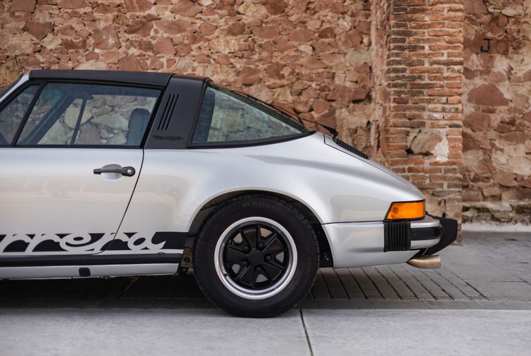 Porsche 911 Carrera 3.0