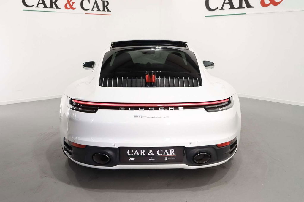 Porsche 992 Carrera 4
