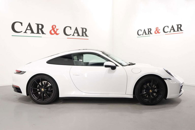 Porsche 992 Carrera 4