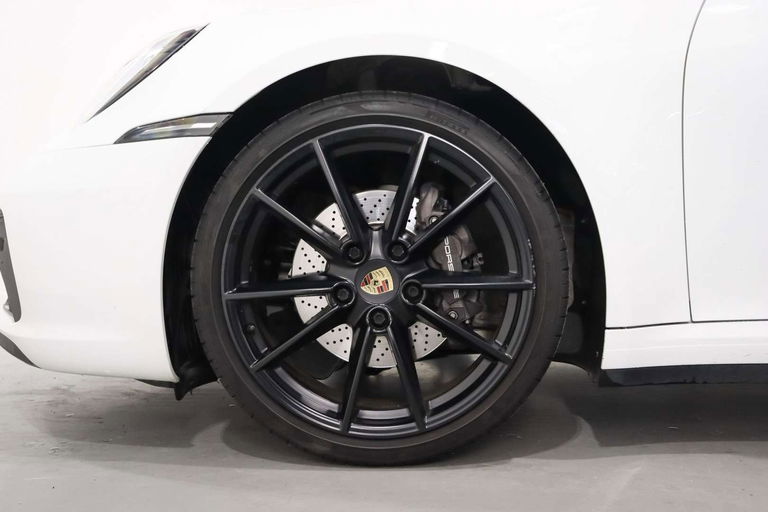 Porsche 992 Carrera 4