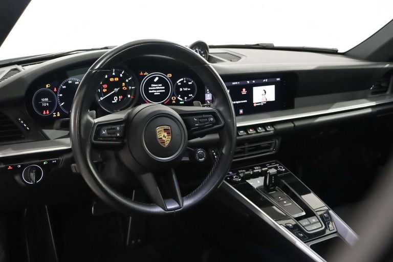 Porsche 992 Carrera 4