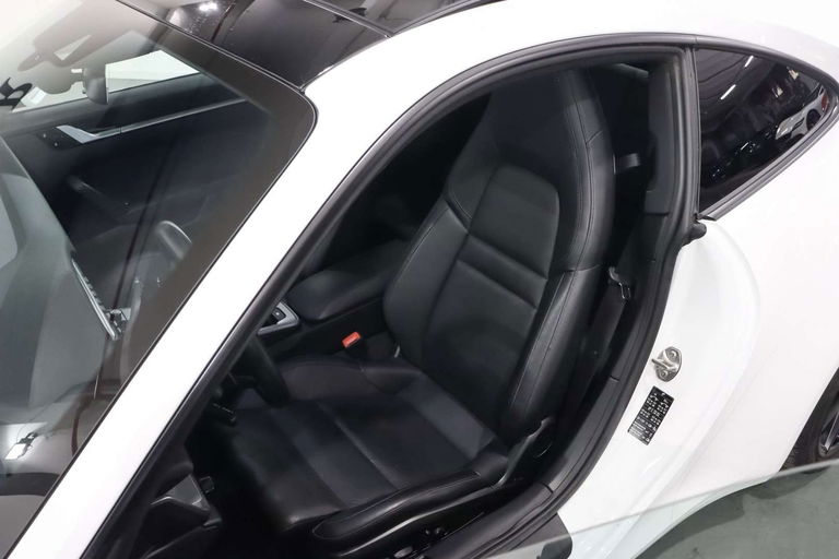 Porsche 992 Carrera 4