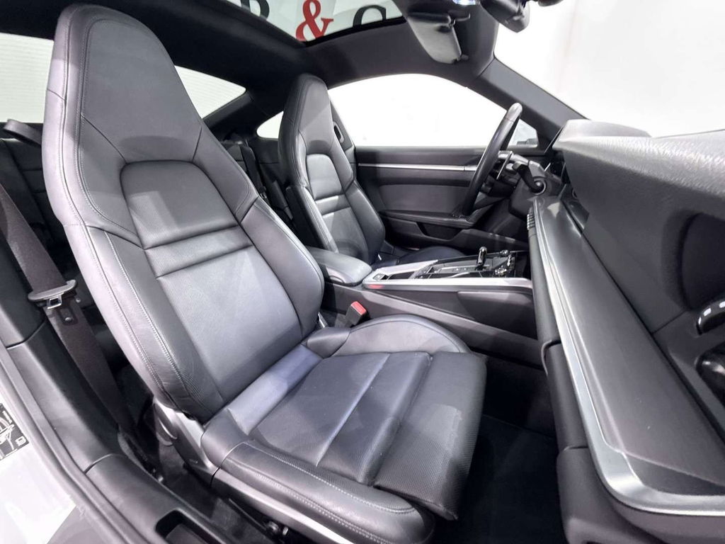 Porsche 992 Carrera 4