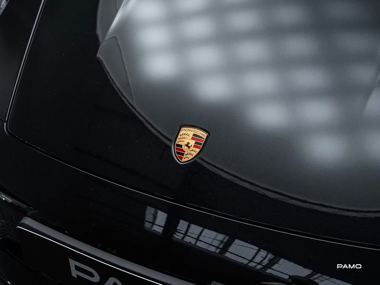 Porsche 992 Carrera 4 GTS