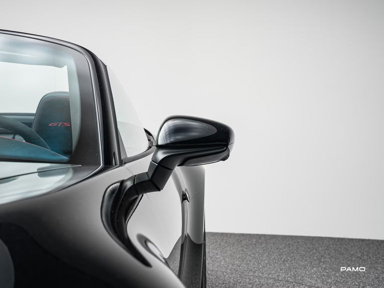 Porsche 992 Carrera 4 GTS