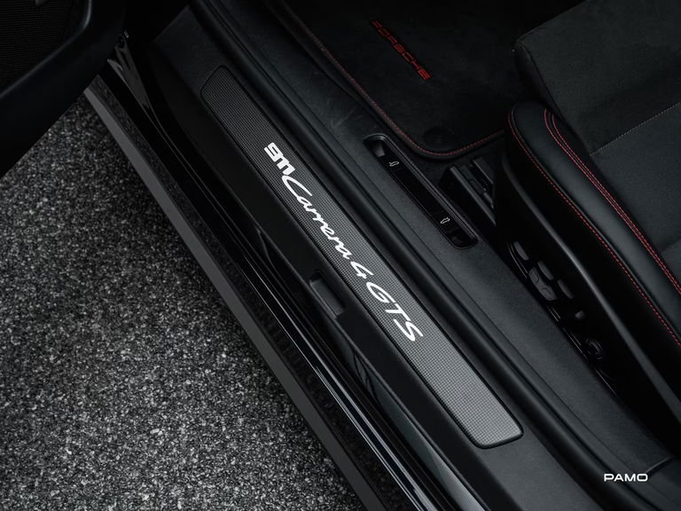 Porsche 992 Carrera 4 GTS