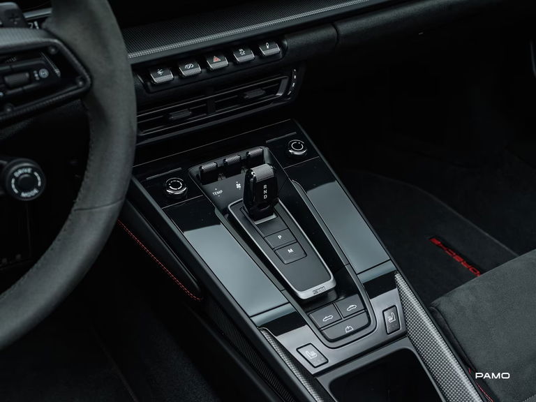 Porsche 992 Carrera 4 GTS