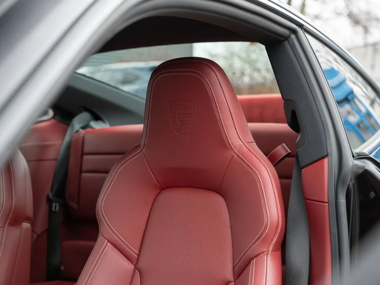 Porsche 992 Carrera 4 GTS