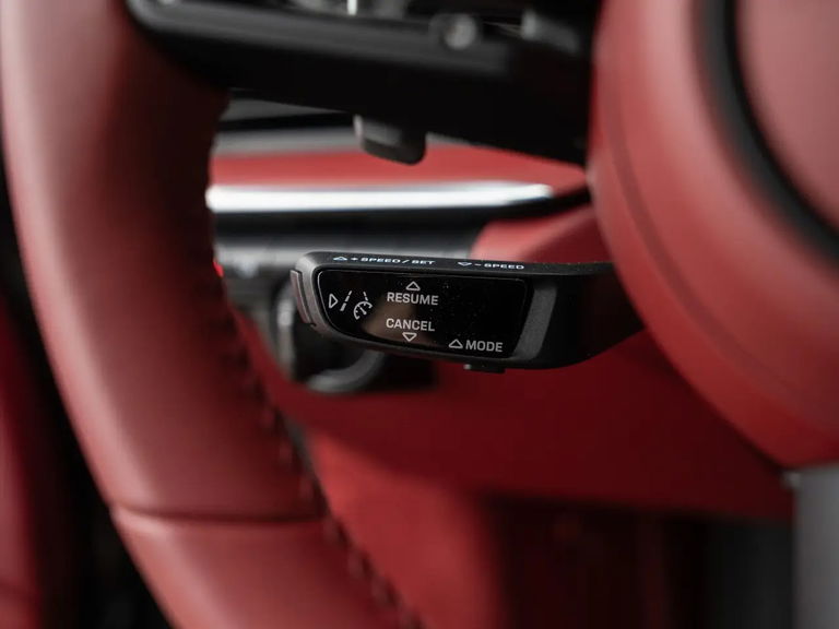 Porsche 992 Carrera 4 GTS