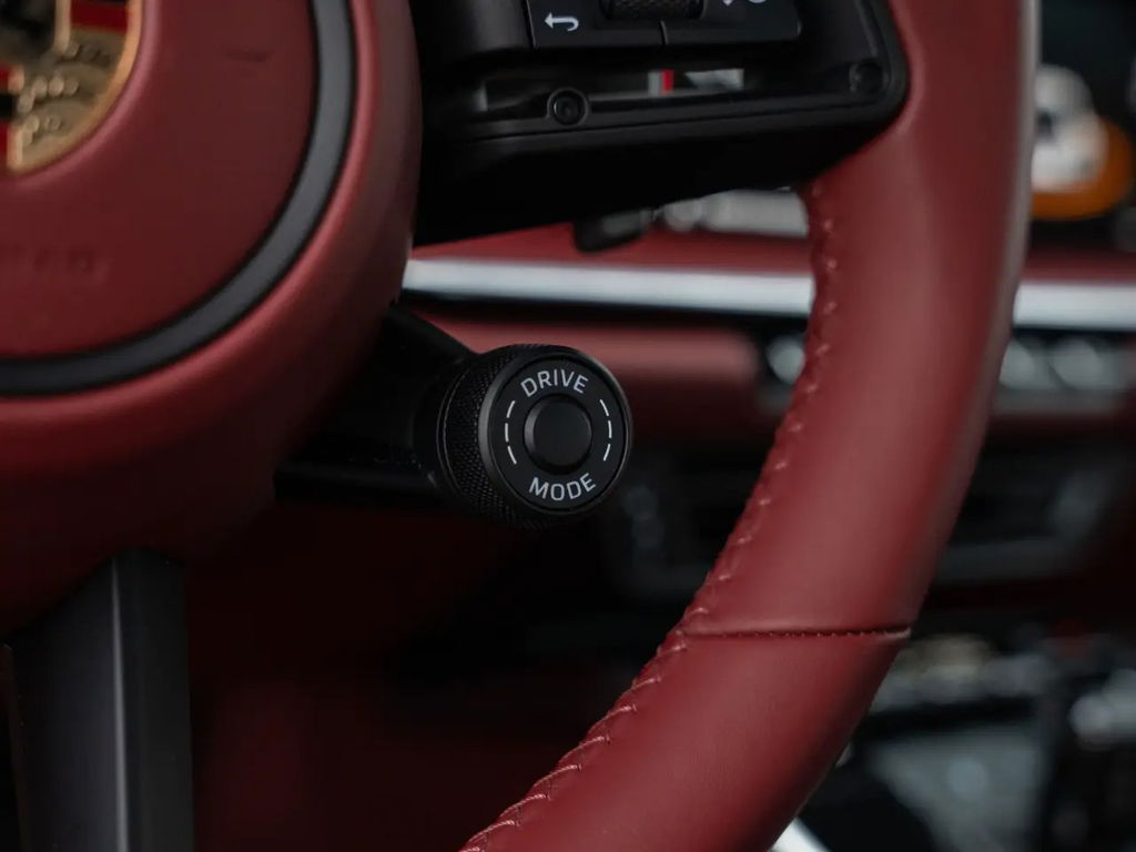 Porsche 992 Carrera 4 GTS