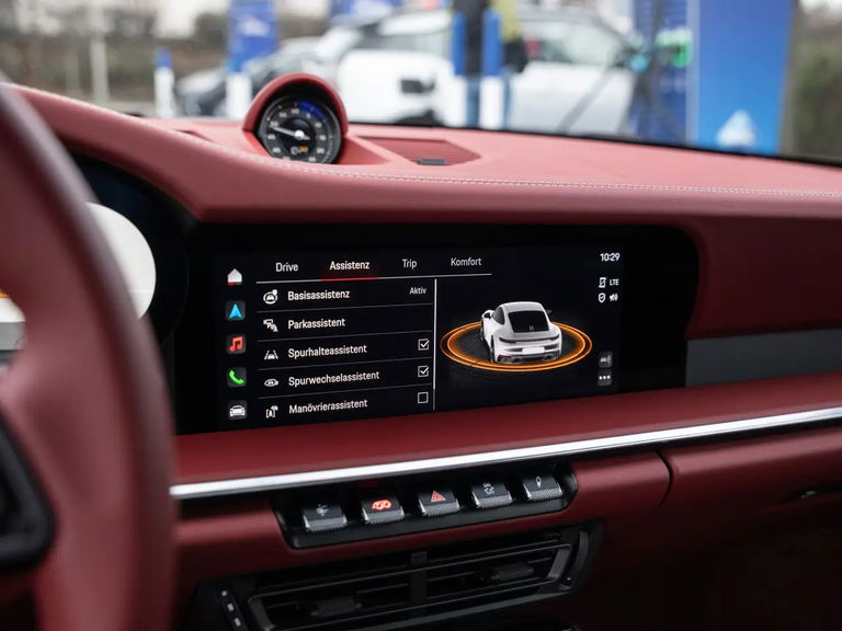 Porsche 992 Carrera 4 GTS