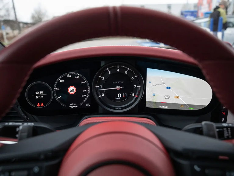 Porsche 992 Carrera 4 GTS