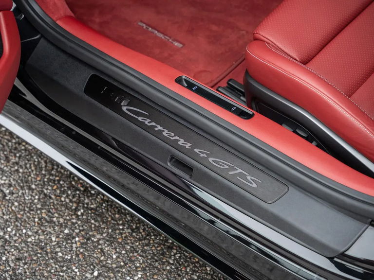Porsche 992 Carrera 4 GTS