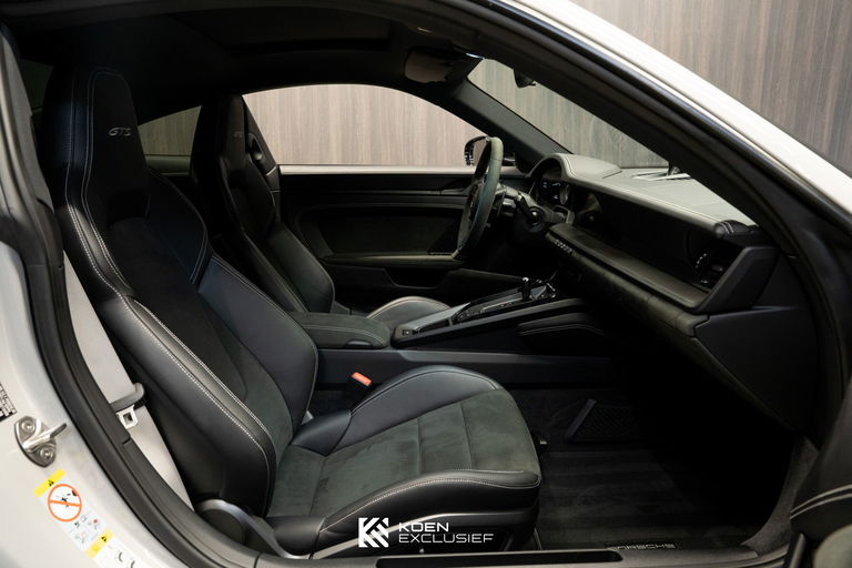 Porsche 992 Carrera GTS