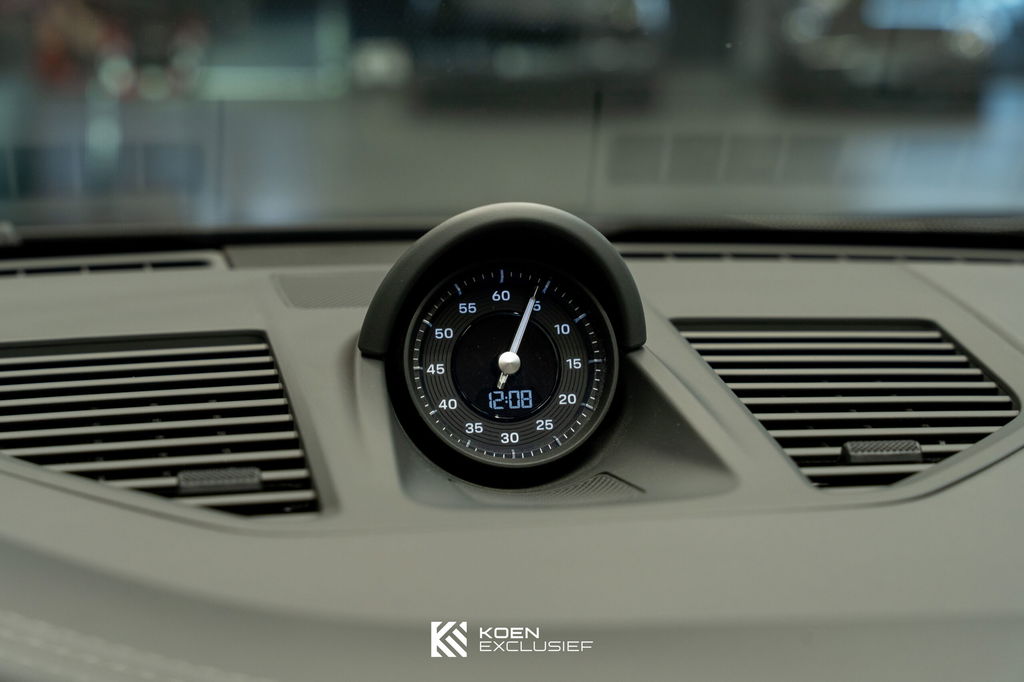 Porsche 992 Carrera 4