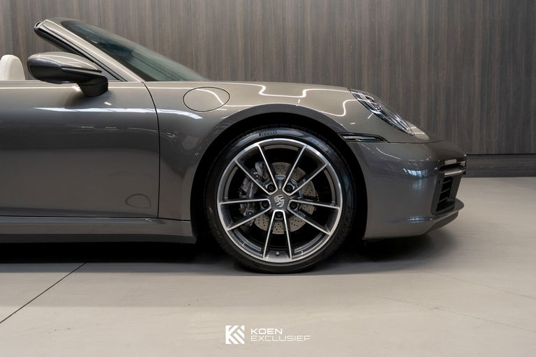Porsche 992 Carrera 4