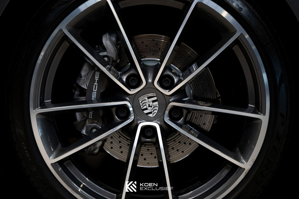 Porsche 992 Carrera 4