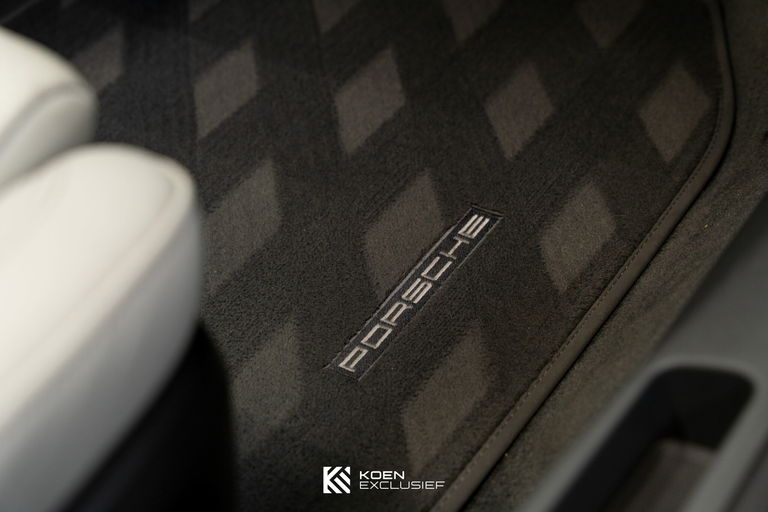 Porsche 992 Carrera 4