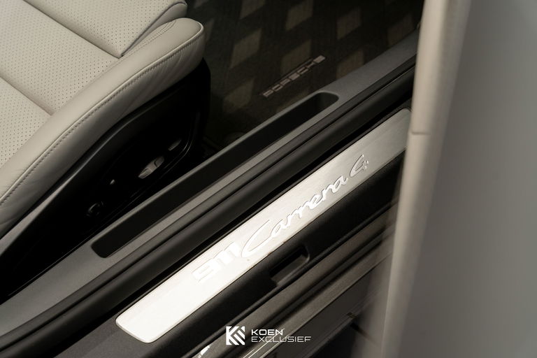 Porsche 992 Carrera 4