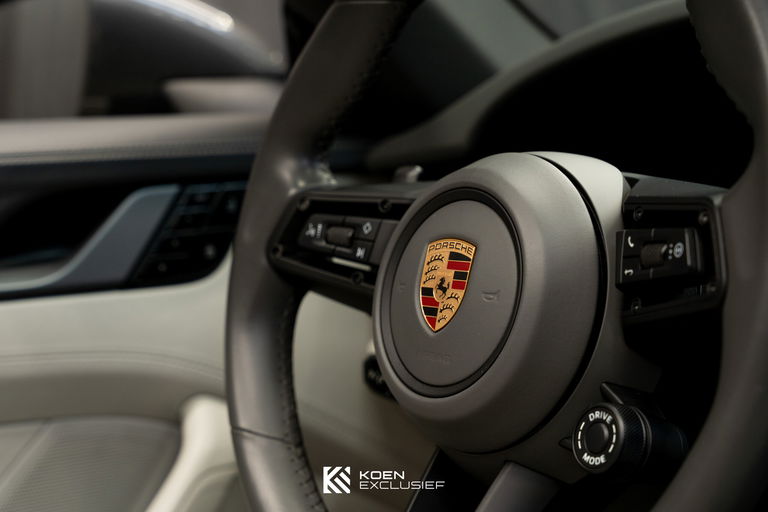 Porsche 992 Carrera 4