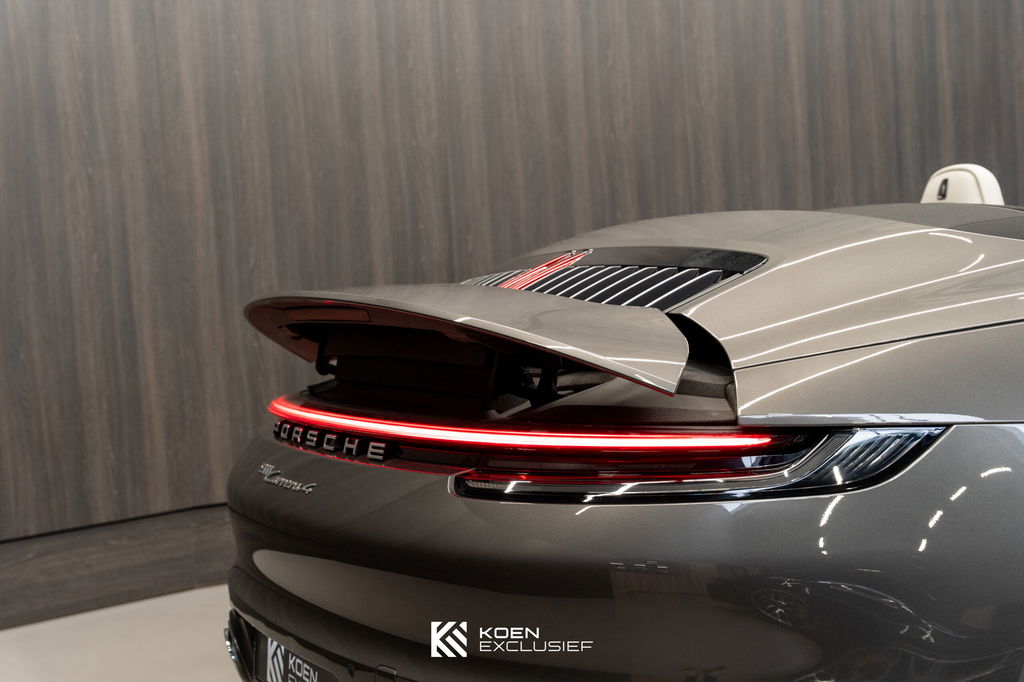 Porsche 992 Carrera 4