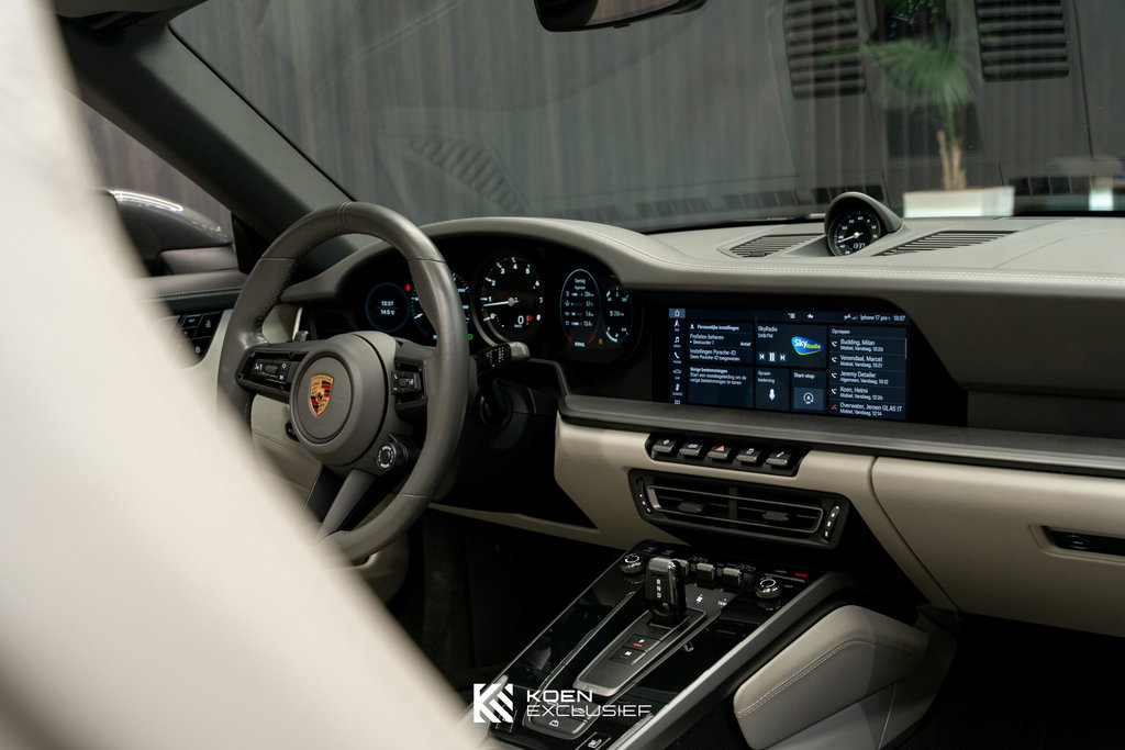 Porsche 992 Carrera 4