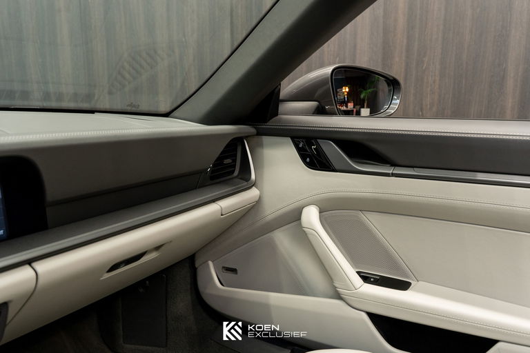 Porsche 992 Carrera 4