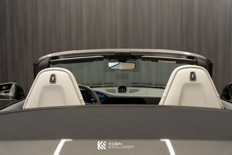 Porsche 992 Carrera 4