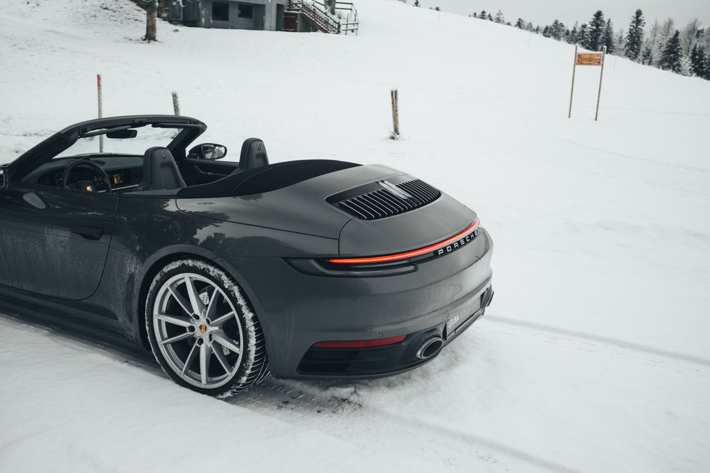 Porsche 992 Carrera 4