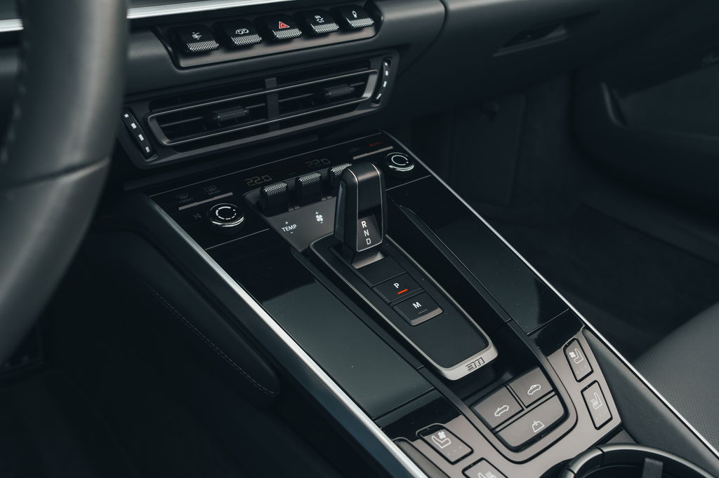 Porsche 992 Carrera 4