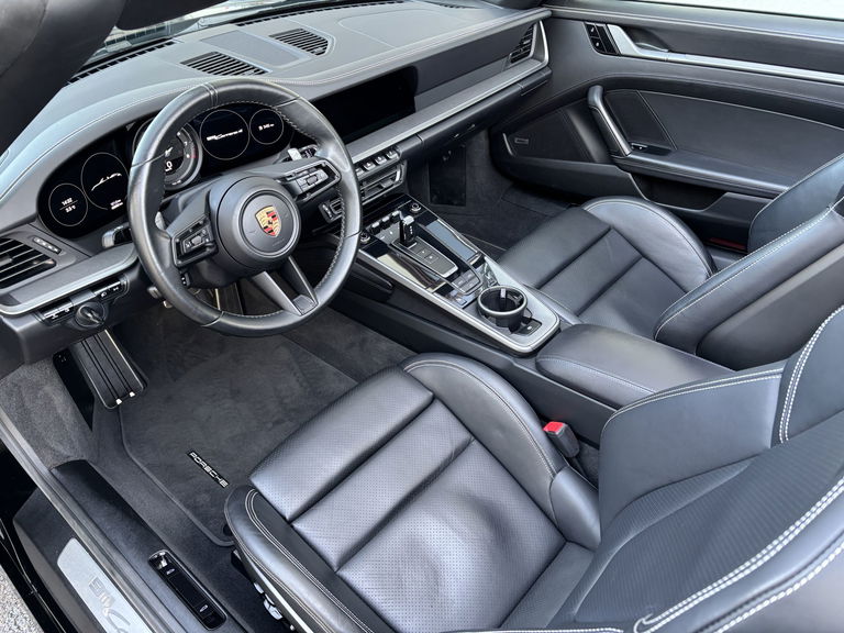 Porsche 992 Carrera 4