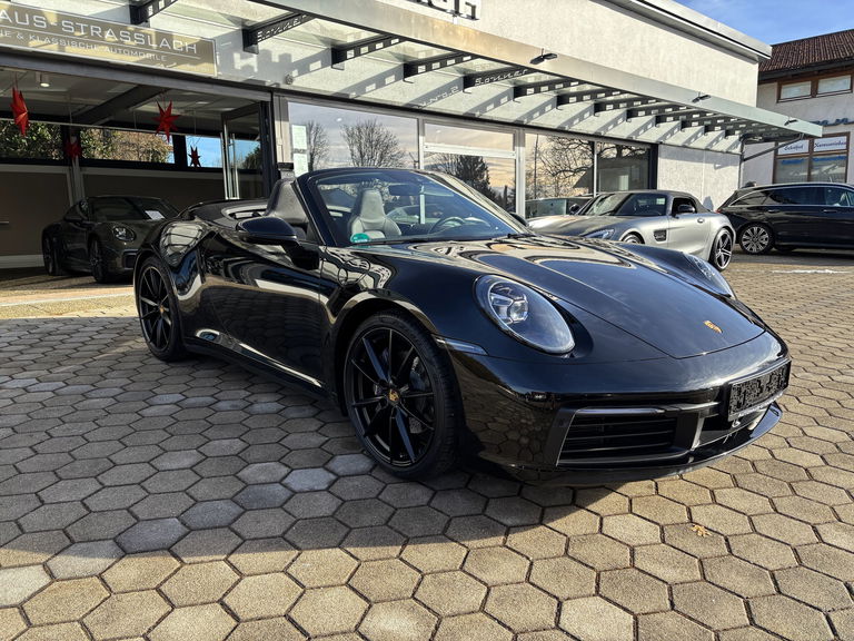 Porsche 992 Carrera 4