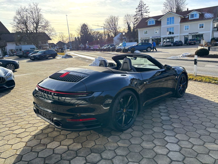 Porsche 992 Carrera 4