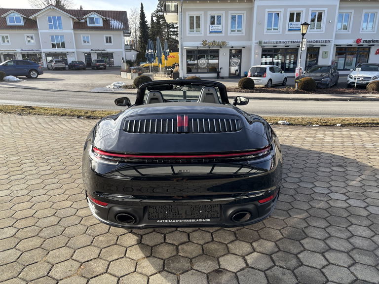 Porsche 992 Carrera 4