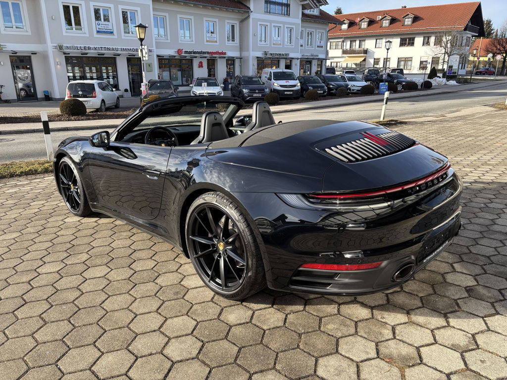 Porsche 992 Carrera 4