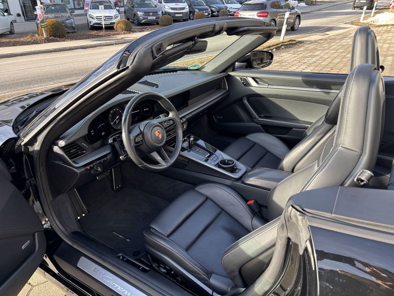 Porsche 992 Carrera 4