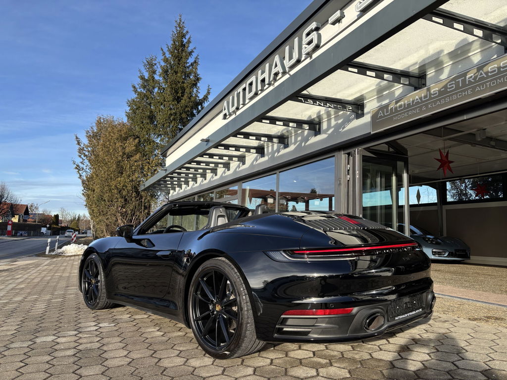 Porsche 992 Carrera 4