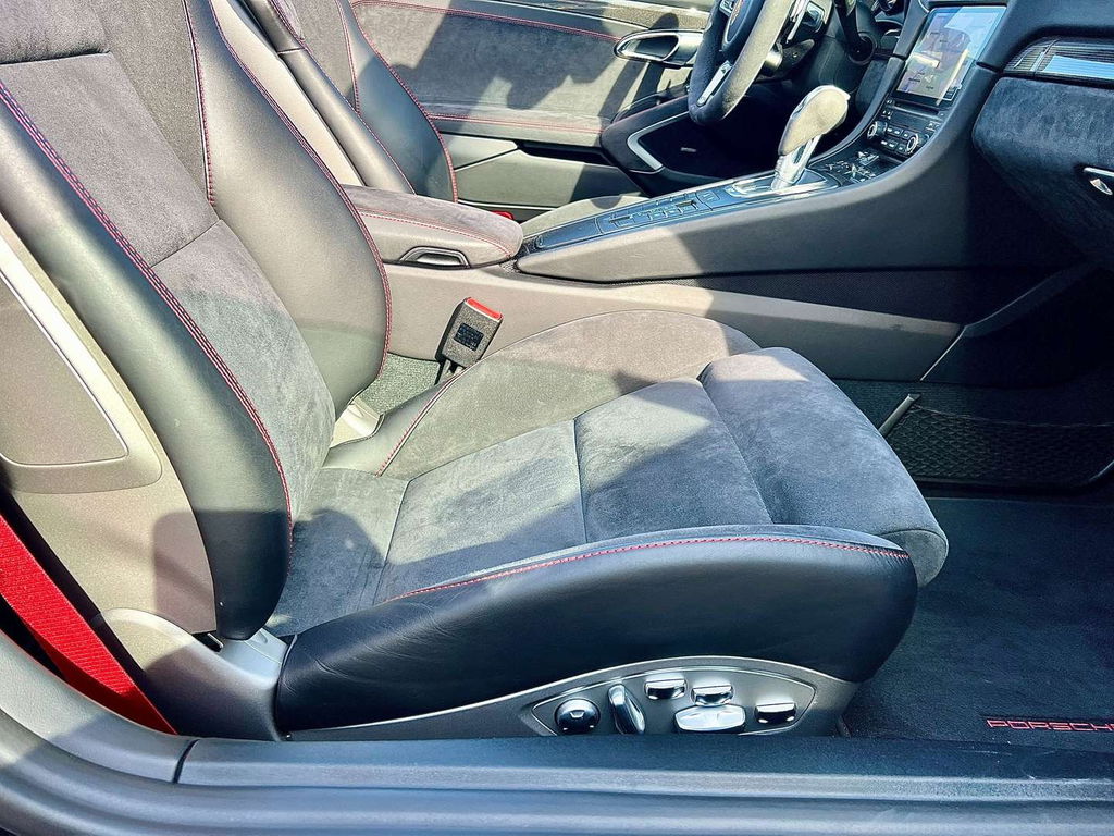 Porsche 991.2 Carrera GTS