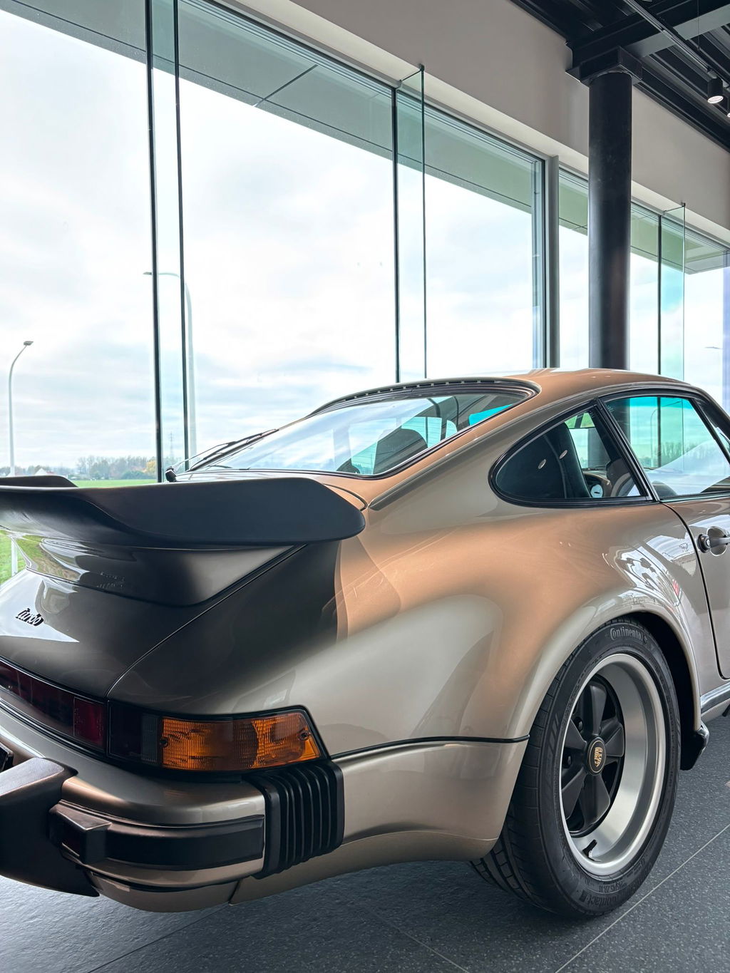 Porsche 911 Turbo 3.3 (US)