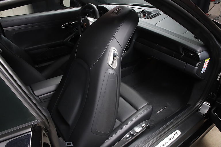 Porsche 991 Carrera 4 GTS