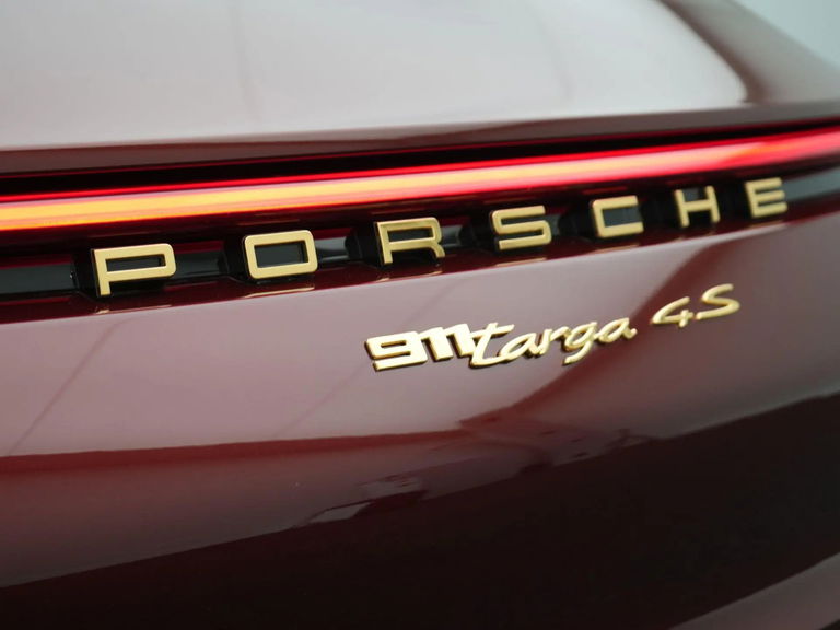 Porsche 992 Heritage Design Edition