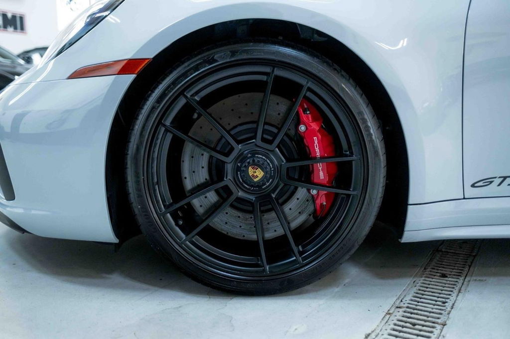 Porsche 992 Carrera GTS