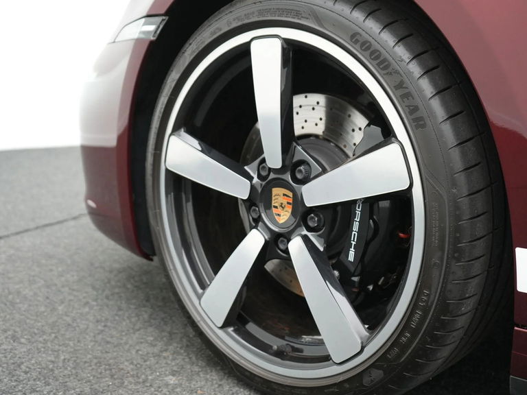 Porsche 992 Heritage Design Edition