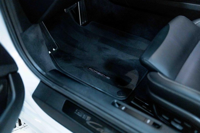 Porsche 992 Carrera GTS