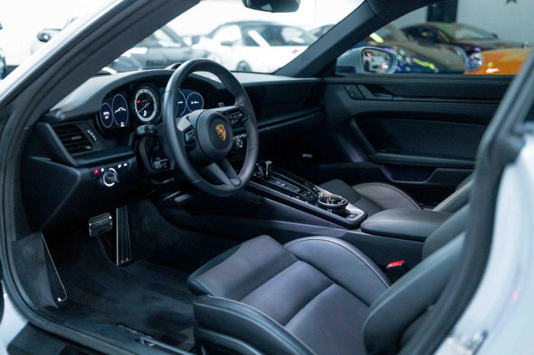 Porsche 992 Carrera GTS
